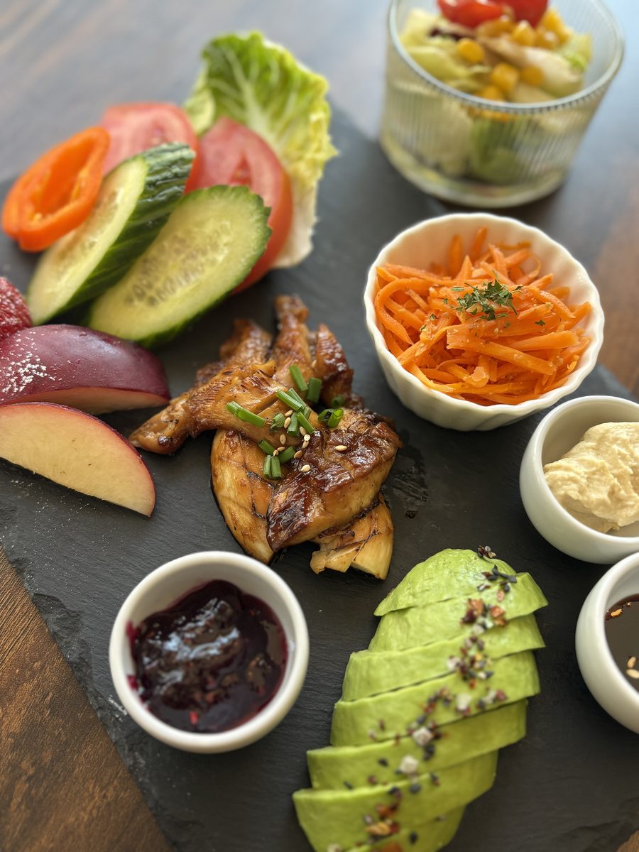 Brunch Koreanisches BBQ Bulgogi mit Reis und Omelett